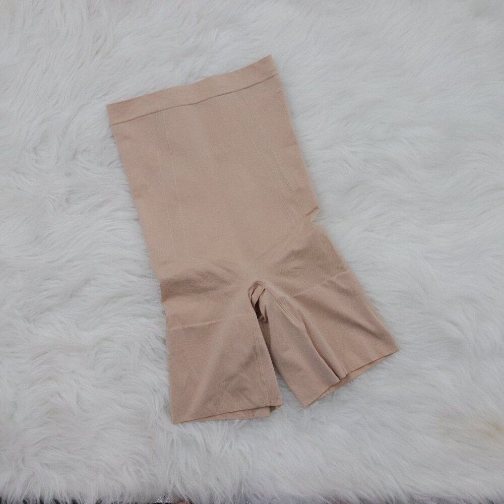 Spanx | High Waisted Mid‎ Thigh Seamless Shorts Small